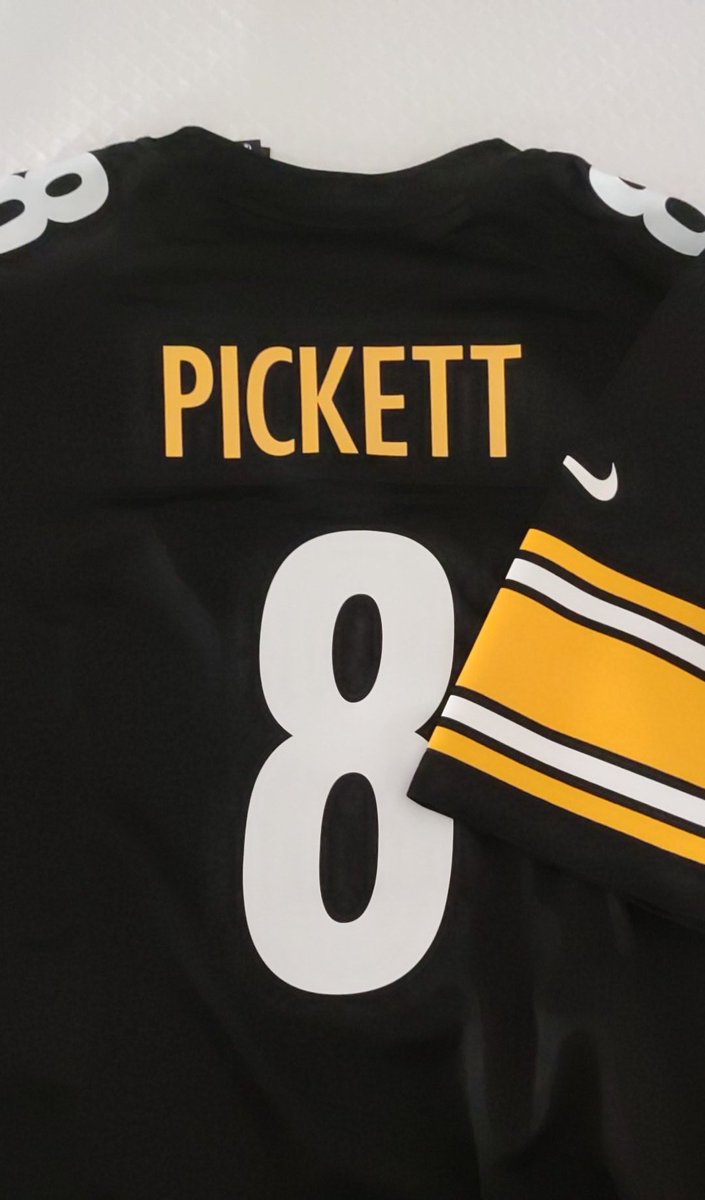 pplu_nosgar's tweet photo. Muchas gracias a los amigos de @ElCapologist por este regalazo!! Una maravilla, y además, 100% original! Aunque sea de #GoPackGo , ahora soy un poquito más de #HereWeGo . 
Un saludo también a mis compañeros de @FumbleSVQ , la primera peña NFL de Sevilla!! https://t.co/eoiJzKe8wr