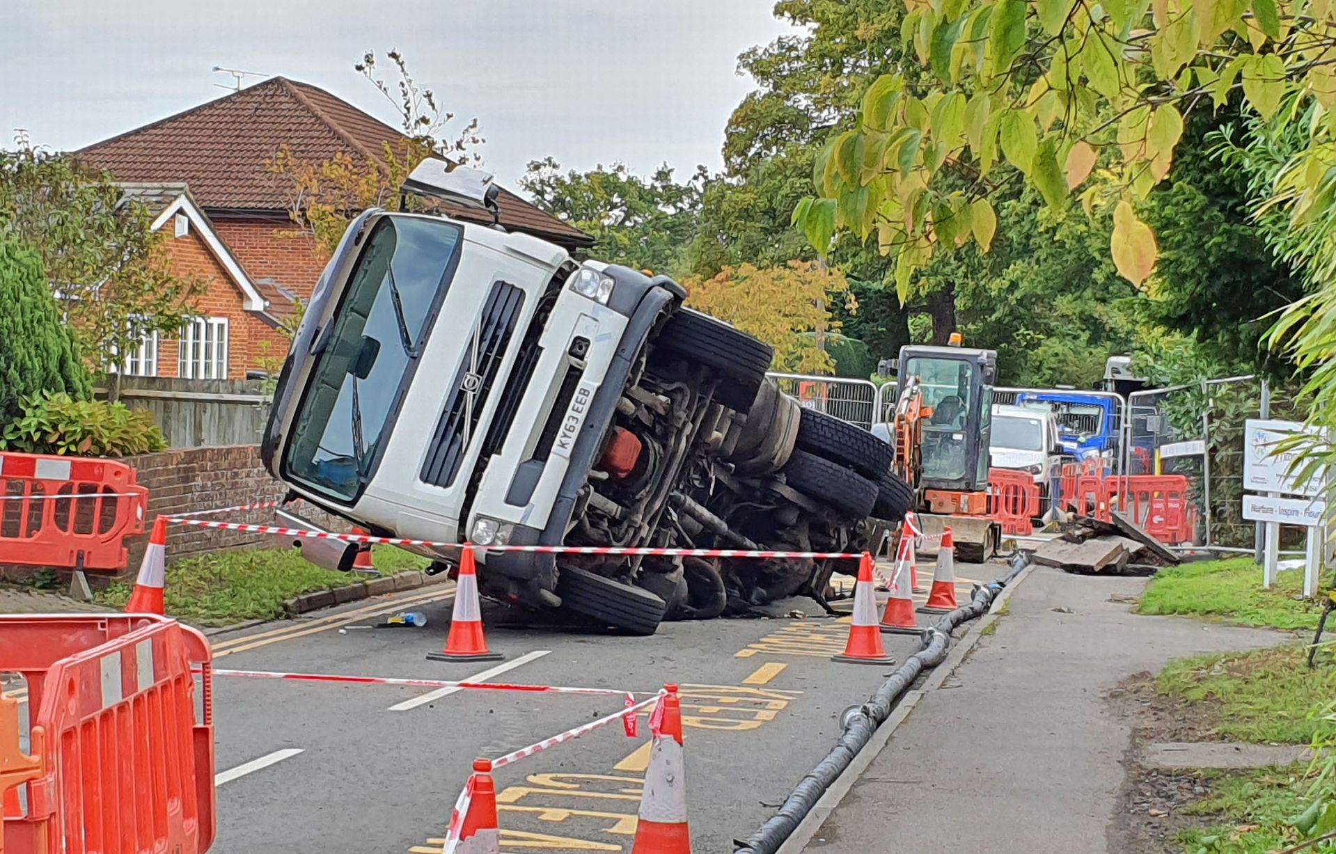 Wokingham sinkhole leaves school and road closed after Thames Water