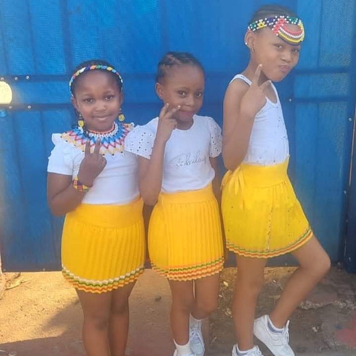 AljayPrimary's tweet photo. 🌍May you  soar above every failure and disappointment in this new month and beyond.Happy New month!!!!

Aljay Primary~Pride in Excellence https://t.co/zrVrpa8jKW