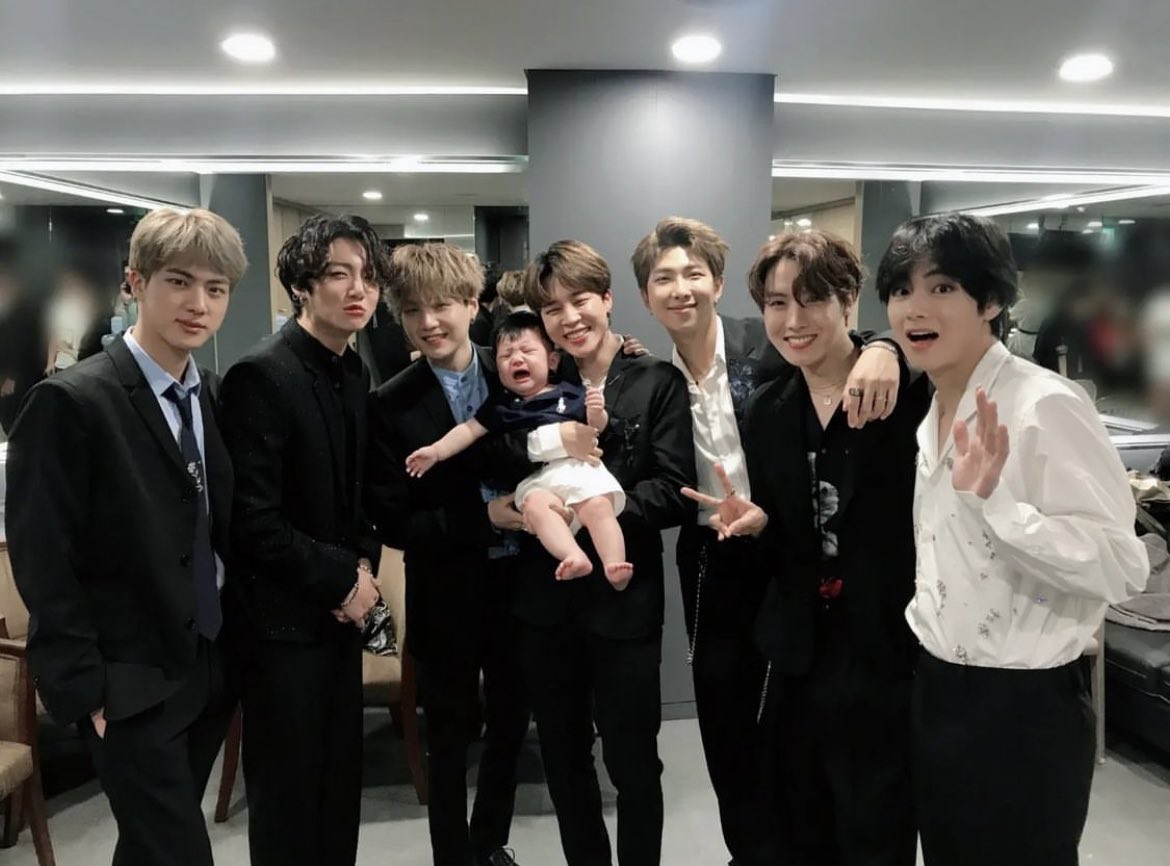 thisisbaepsae's tweet photo. THIS IS SO CUTE EVERBODY SHUT UP https://t.co/PSRmlSaQyB