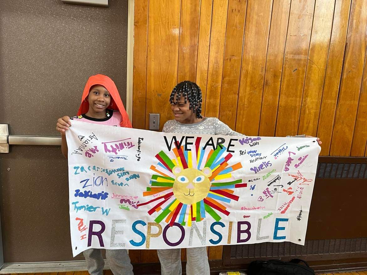 STEMatBlodgett's tweet photo. Last Friday Syracuse STEM had a Pep Rally for the whole school. This included a staff versus student basketball game. We had a lot of students participated in playing against the adults. Go Teams!! #GoSTEMLions #SCSDSuccess @STEMatBlodgett @SyracuseSchools https://t.co/jZf9zEJg0t