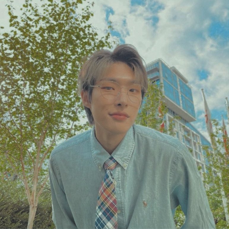 waiting outside along with the flowers. standing in excitement, her lip corner naturally goes up when she saw the prince. her smile can't be hidden even more when he's finally stare into her eyes. hands the flower bouquet and pull him into her arms,
"happy boyfriend's day, love."