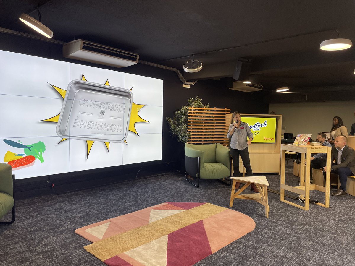 Place aux pitchs ! 😍

🎙On accueille maintenant sur scène Claire Nijdam, fondatrice de <a href="/laconsigneBerny/">Berny</a> (coucou <a href="/FuturaGrow/">FuturaGrow</a> !). Ou quand la consigne revient au goût du jour !