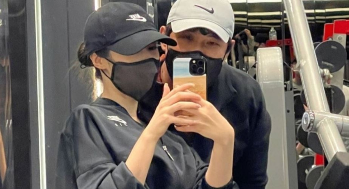 allkpop's tweet photo. T-ara's #Jiyeon snaps a sweet workout photo with fiancé and professional baseball player #HwangJaeGyun https://t.co/IsO0obpIO8 https://t.co/4s4JYDqBIy