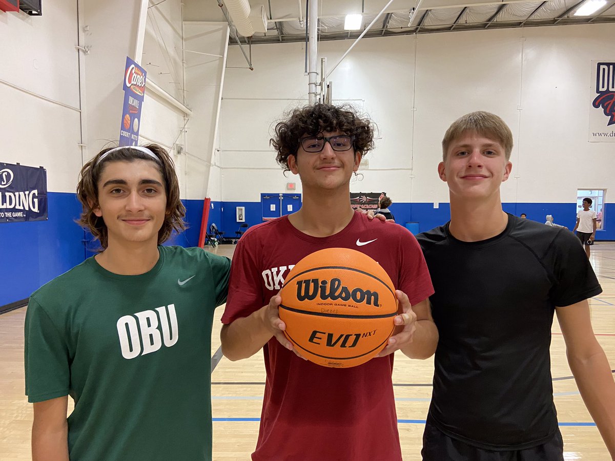 Mustangs stayed busy this weekend with @SwimmerDuckee traveling to Kansas for to play @SCMensBall showcase and 3 others @Diezel_Davis7 Chase Clark and Bryson Parnell going to Texas for @PangosAACamp