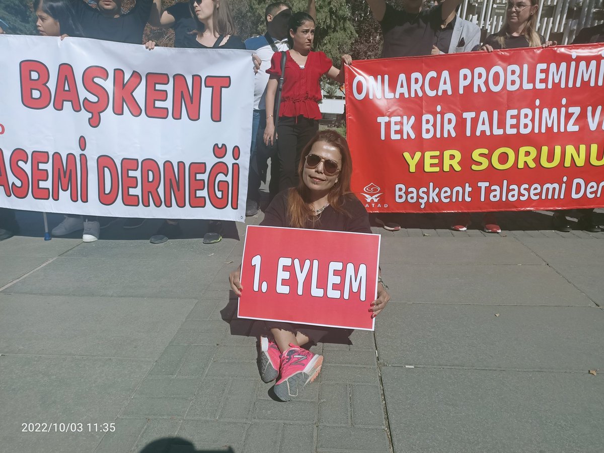 ULUS0Y's tweet photo. Hacettepe hastanesi Hematoloji bölümünde tedavi gören Talasemi hastalarıyız. Tedavi sürecinde yaşadığımız sorunlar ve fiziksel koşullar, AB tarafından her sene ödüllendirilen bir hastaneye hiç yakışmıyor.
@Hacettepe1967 
@saglikbakanligi 
#BaskentTalasemiDerneği
@talasemi_fed https://t.co/tEF9jU5L1y