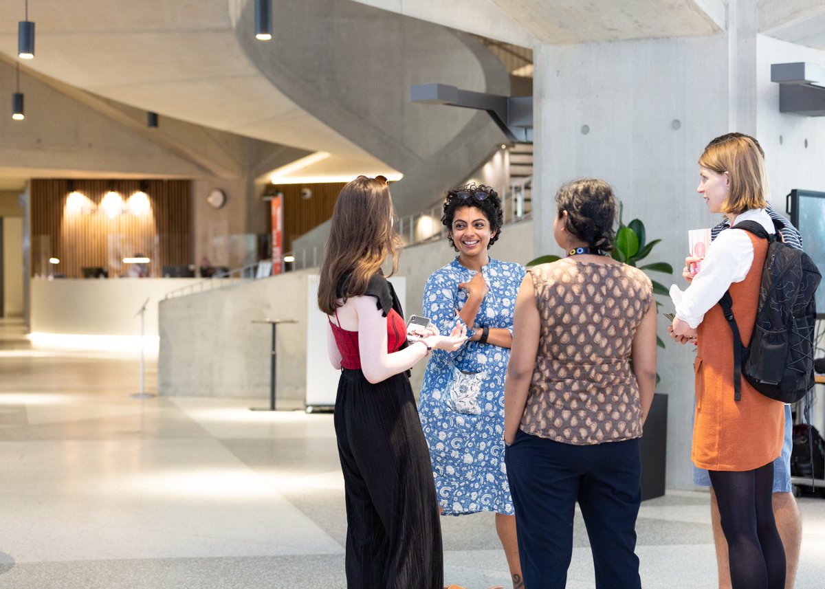 Is your research related to climate change? Come along to a networking event to meet students & colleagues interested in this area - learn, share, foster collaborations, all over a free 🍷 World Café: How will climate change shape the world? 20/10 6-8pm 🎟️apps.lse.ac.uk/training-syste…