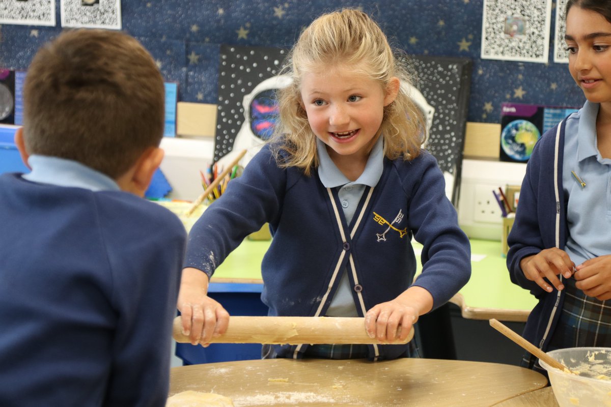 StPetersYork's tweet photo. #StPetersYear3 have been getting creative today! Our pupils at @stpeters2_8 enjoyed learning new skills such as baking biscuits, painting nebula art, and sewing. 🧑🎨🧑🍳🧵
https://t.co/0F4XNoFNF5 #StPetersLearning https://t.co/ir2wXPNpLY
