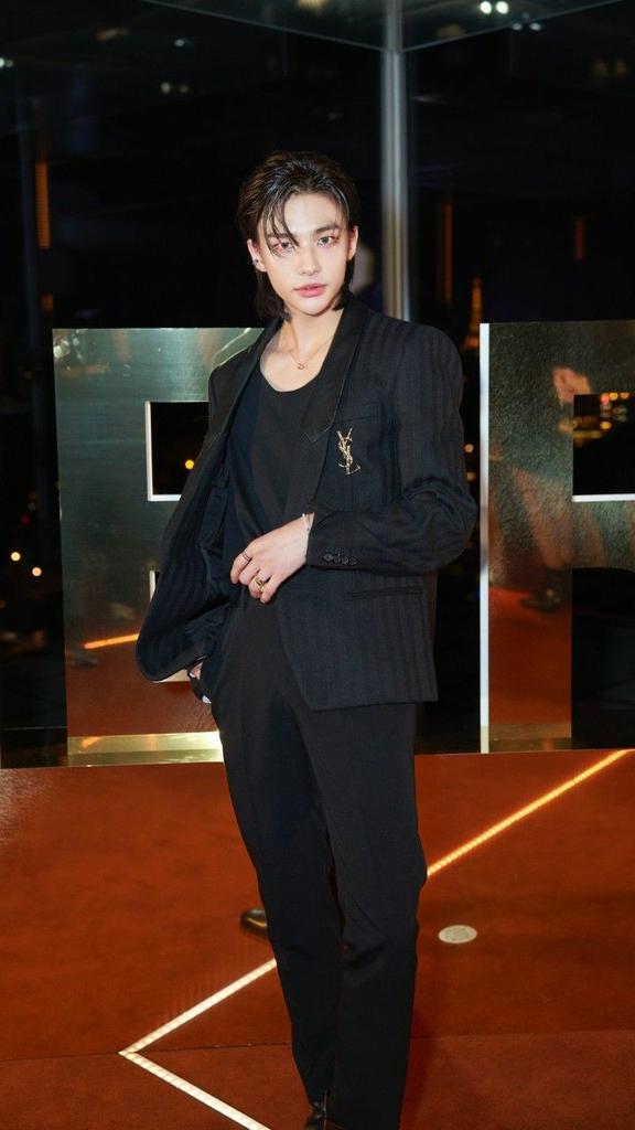 <a href="/seokhjinkim/">Priest, Seokjin #NayeShakaUnderTheStars</a> <a href="/bangchanu/">CHAN.</a> <a href="/CHRISTHOPRE/">bangchan.</a> <a href="/GOLDENRPEO/">HALL GOLDEN #DnKWedd</a> Untuk papa dan mas Chris. Selamat ulang tahun!! Kalian keren dan hebat! Jinnie selalu menyayangi kalian! My best superhero! ♡

/tersenyum sambil menatap papa dan mas Chris bergantian, lalu serahkan acara kembali ke MC Seokjin/