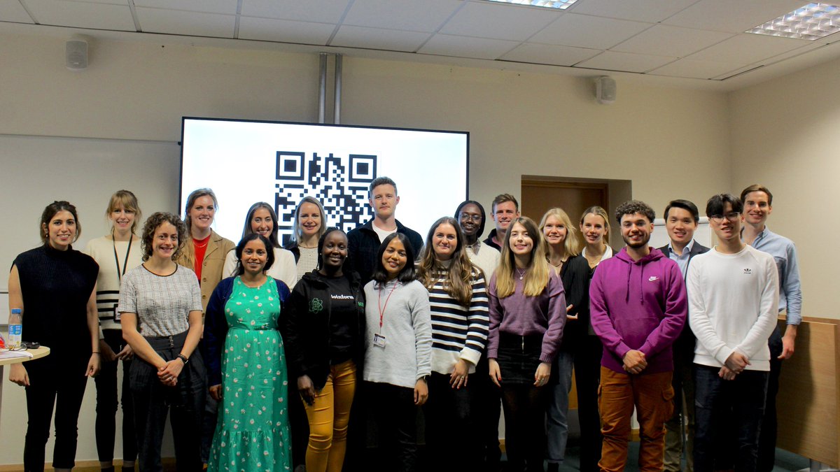 ndorms's tweet photo. 👋🏻👋🏼👋🏽👋🏾👋🏿 A massive welcome to our new group of @ndorms students! 🧫🔬 🥼 https://t.co/GqKBOnXz5z
