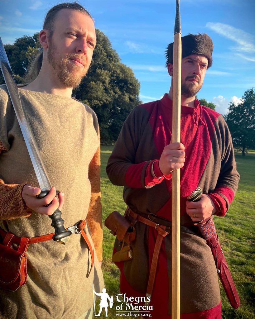 Early #anglosaxon warriors at @NT_SuttonHoo, 6-7th century CE. #Historiccostume and gear based on archaeological finds and iconography (details below).

 #earlymedieval #medieval #saxon #migrationperiod #vendelperiod #middleages (way cooler than #viking #vikings 😘)