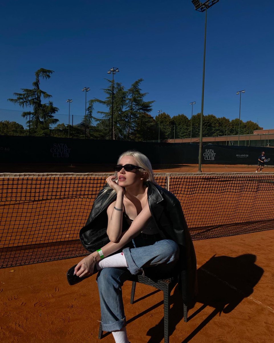 ditaredrum's tweet image. Oggi è lunedì ma io sto pensando alla bella domenica di sole fuori Milano