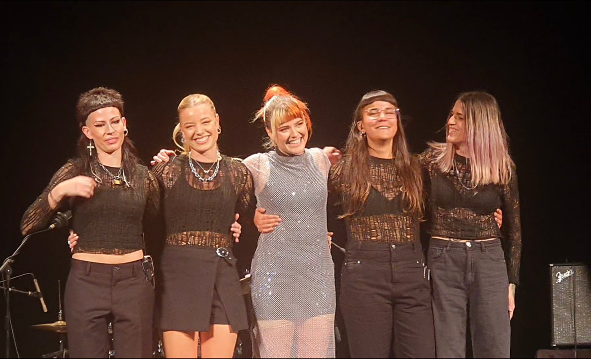 rechesmile_'s tweet photo. no he hablado suficiente del pedazo de concierto que hicieron todas 🧡🧡🧡 las quiero   #HTxElche https://t.co/QbeoVqDxfs