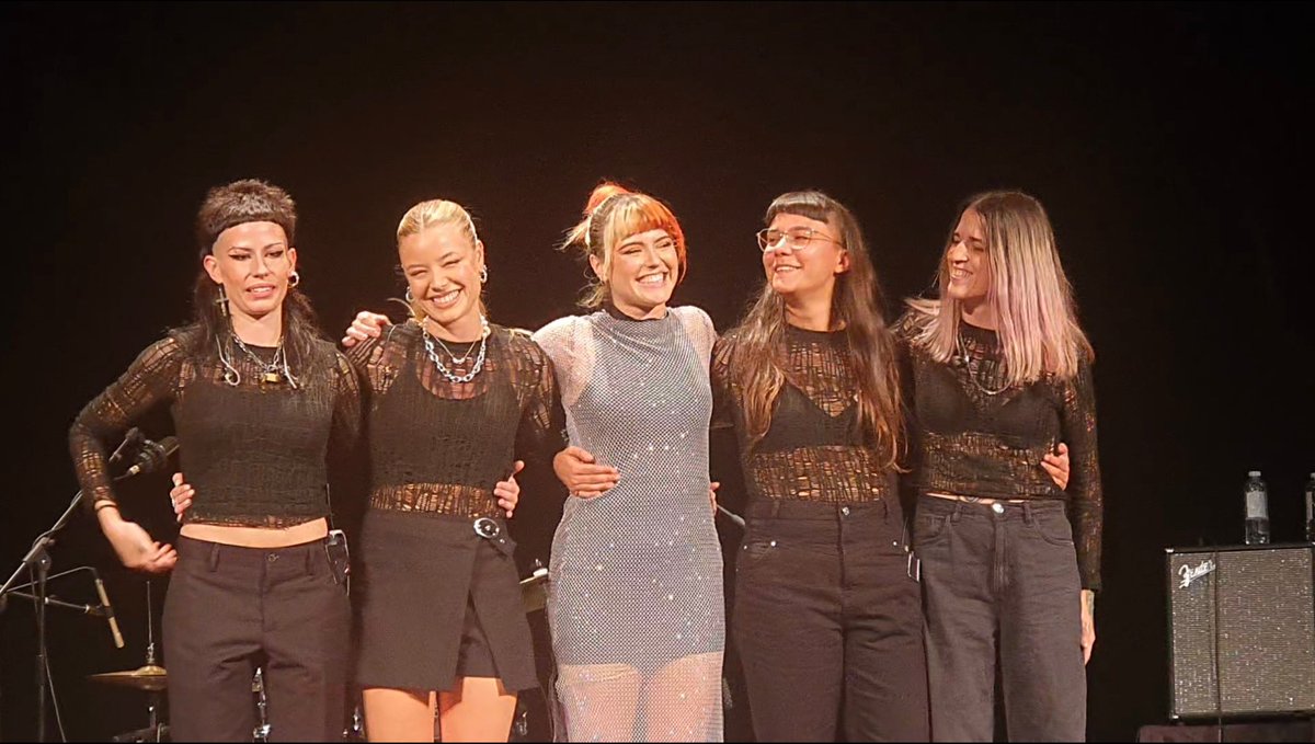 rechesmile_'s tweet photo. no he hablado suficiente del pedazo de concierto que hicieron todas 🧡🧡🧡 las quiero   #HTxElche https://t.co/QbeoVqDxfs