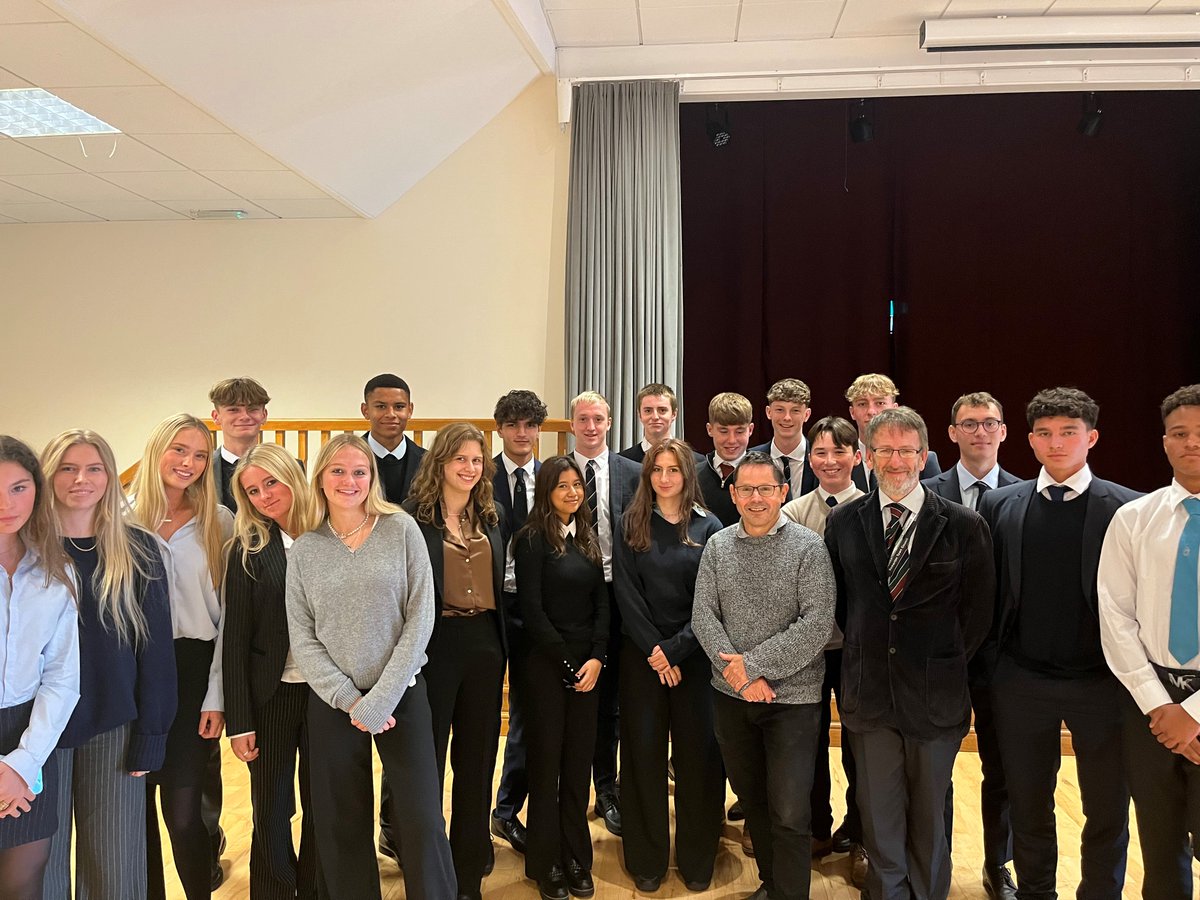 A brilliant fieldtrip with our L6th class to Somerton and the surrounding villages. We met the town councillors of Somerton to hear about the issues and solutions to population growth in the area.