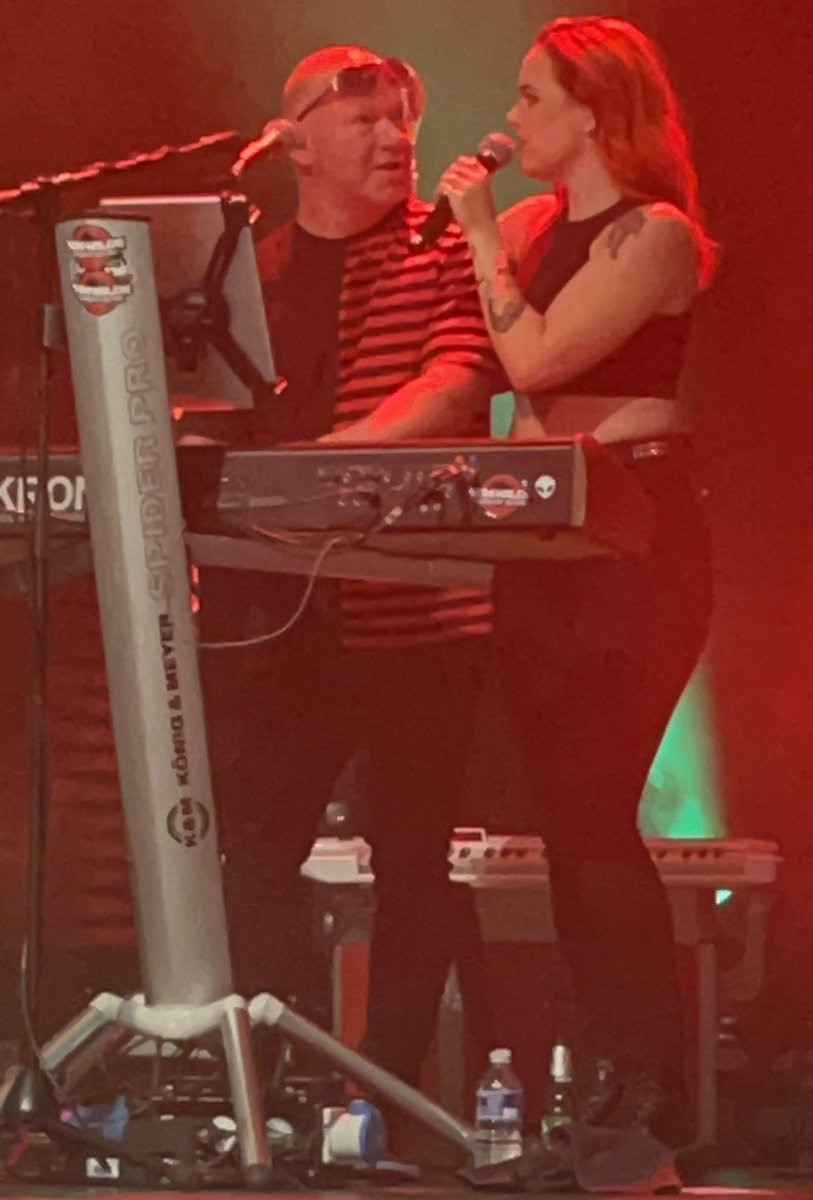 StreekyG's tweet photo. The fab @steviepwr for @kimwilde #greatesthitstour at #stdavidshallcardiff back on 22nd #keytarkid #kimwilde @scarlettwilde @Wildericky https://t.co/jPuVpmGLPj