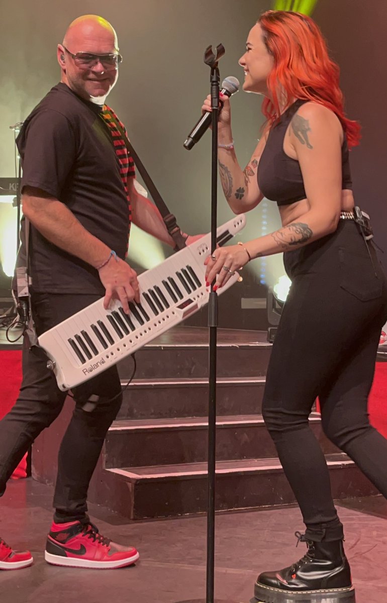 StreekyG's tweet photo. The fab @steviepwr for @kimwilde #greatesthitstour at #stdavidshallcardiff back on 22nd #keytarkid #kimwilde @scarlettwilde @Wildericky https://t.co/jPuVpmGLPj