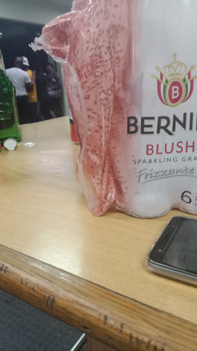 AthiJ1226's tweet image. After le weekend ndibuyekile shame😭😭 #weekendphotodump