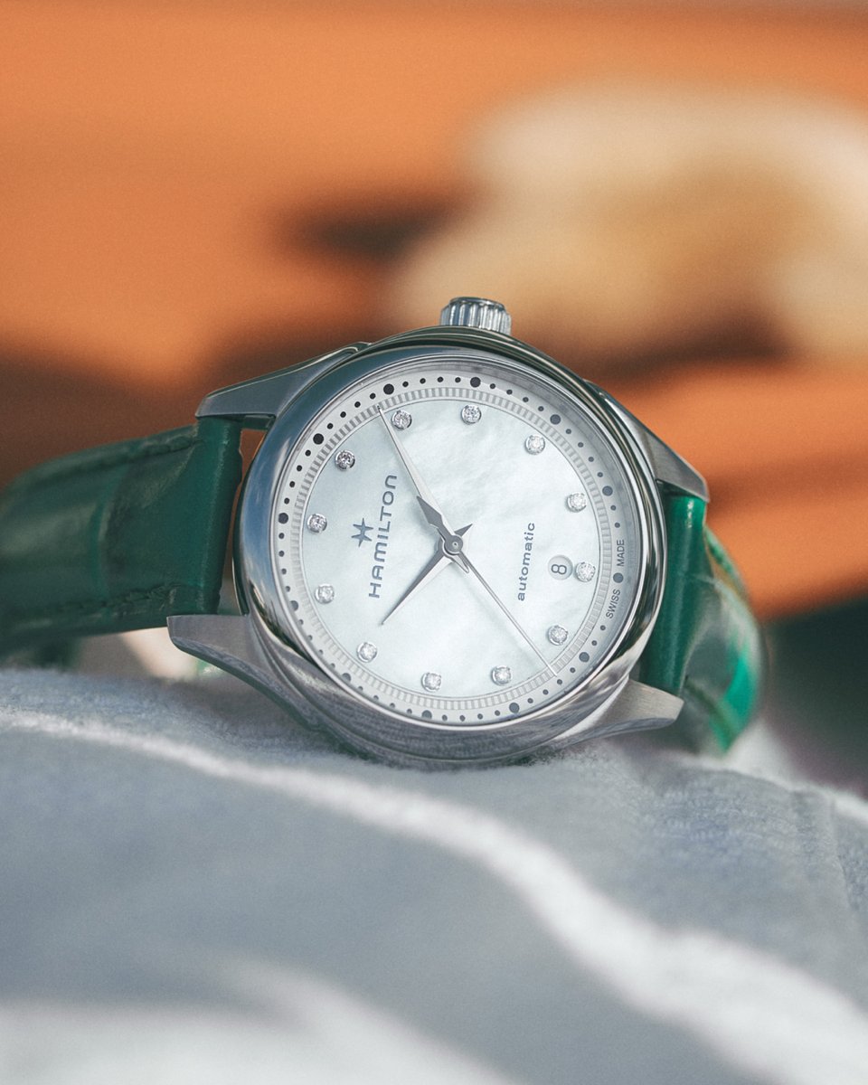 hamiltonwatch's tweet photo. Embrace the power of color. Accented with an opulent green leather strap with alligator finish, our new 30mm Jazzmaster Lady Auto seamlessly combines bold style with subtle details: https://t.co/JIEmXTj5s1
#hamiltonwatch #jazzmaster #dresswatch #diamonddial
(Ref. H32275890) https://t.co/R7IUOto2Ab