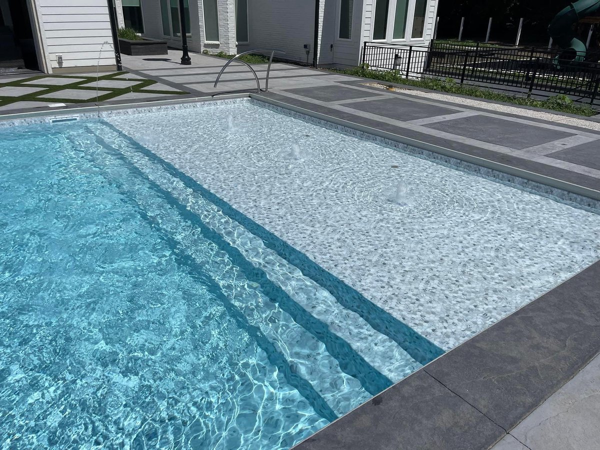 TaraPoolLife's tweet image. This stunning Oasis install was the perfect touch of color in this backyard! Check out these awesome photos from Kelly Builds Pools LLC! 

#oasis #taraliner #vinylpool