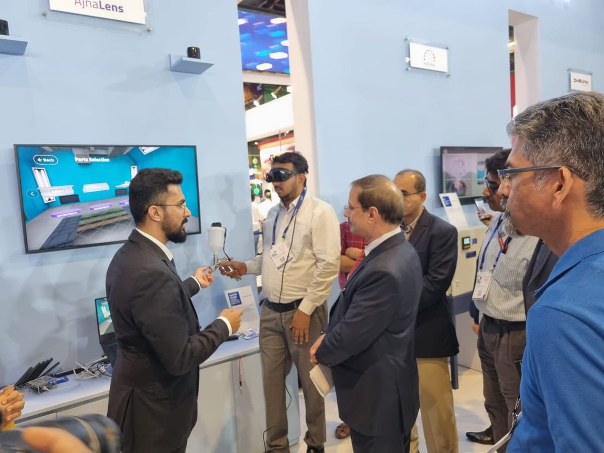 ajnalens's tweet photo. Contributing to the transformative initiatives, and fostering growth of #IndiasTechade, AjnaLens along with @qualcomm_in presented XR skill training solution to @alkesh12sharma, secretary Meity. 

#DigitalIndia #5GServices #NewIndia4YoungIndia https://t.co/fD860j8E3h