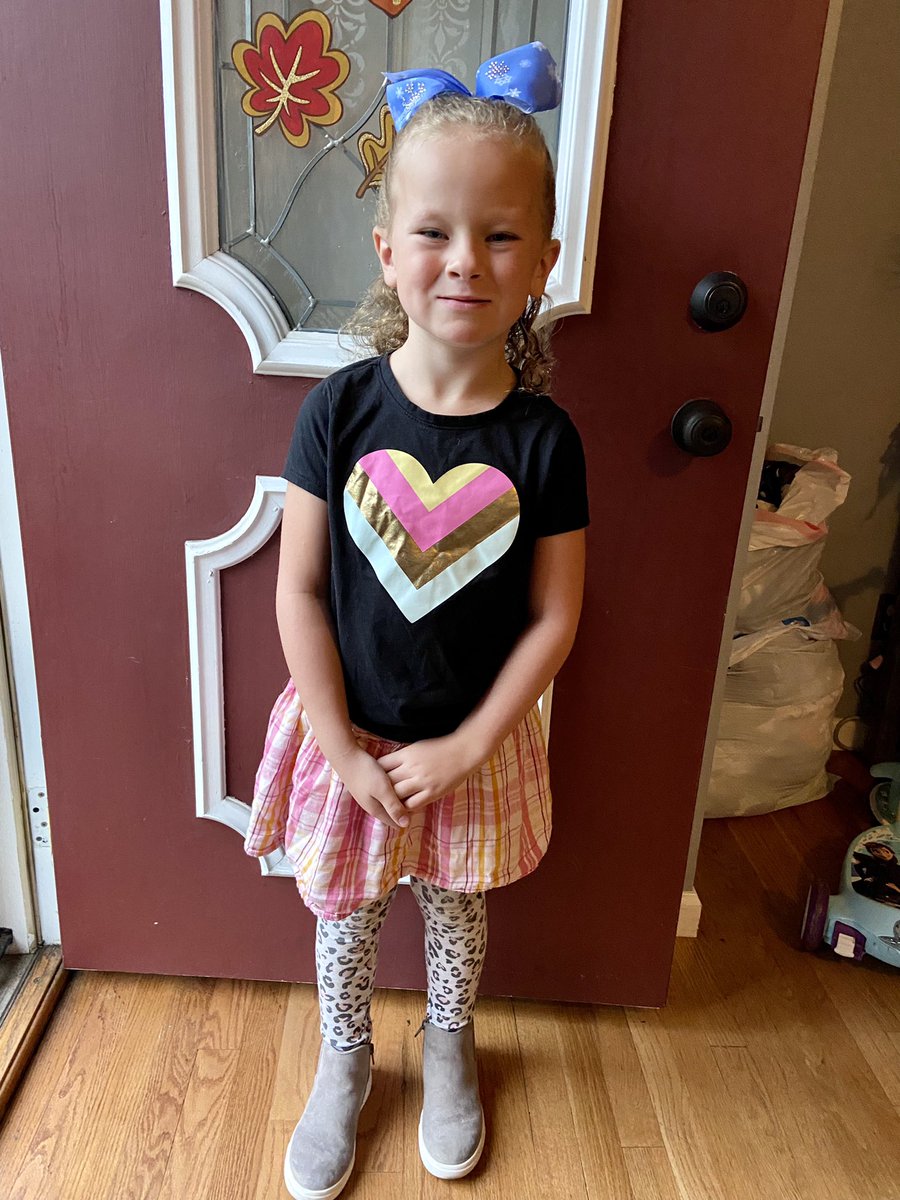Mismatch day! #believeinFLC #spiritweek <a href="/Howard_FLC/">Shelley Howard</a> <a href="/RockyTiger_FLC/">Rocky the Tiger</a>