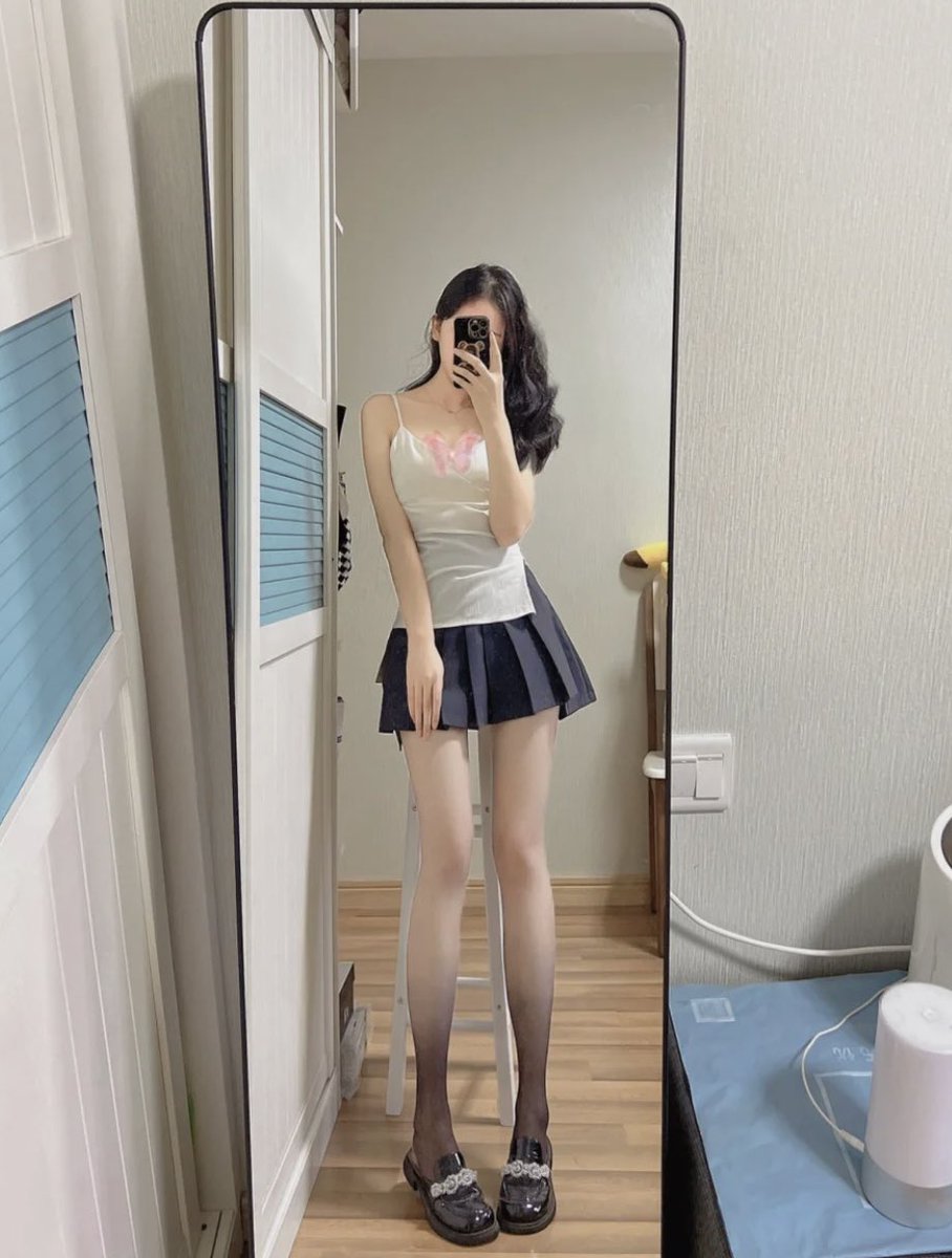 Xy7899's tweet photo. 哥哥们只爱黑丝吗渐变不也挺香吗，哥哥们（转推点赞关注）后抽几位粉丝送本人穿过的丝袜，可亲自送上门哦☺️ #性瘾患者 https://t.co/xBY0WZYTga