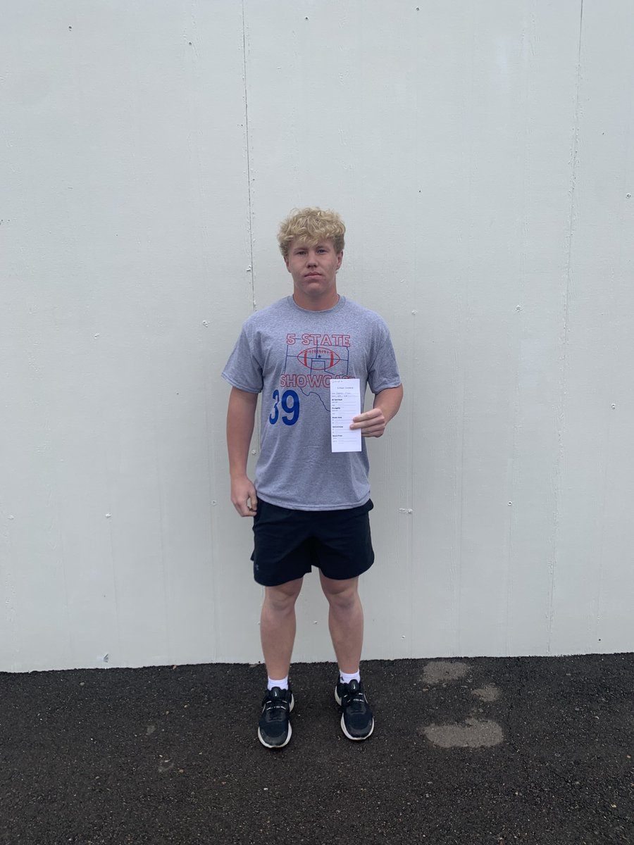 Holcomb's Damon Mesa is showing why he is one of the top players in 3A this season. He is 18-35 238 yards passing with 5 TDs and has 68 carries for 749 yards rushing with 11 TDs to go along with his 33 tackles 2 INTs 1FF and 1FR from his LB position.

<a href="/dmesa12/">Damon Mesa</a> <a href="/HolcombFootball/">HOLCOMB Football</a>