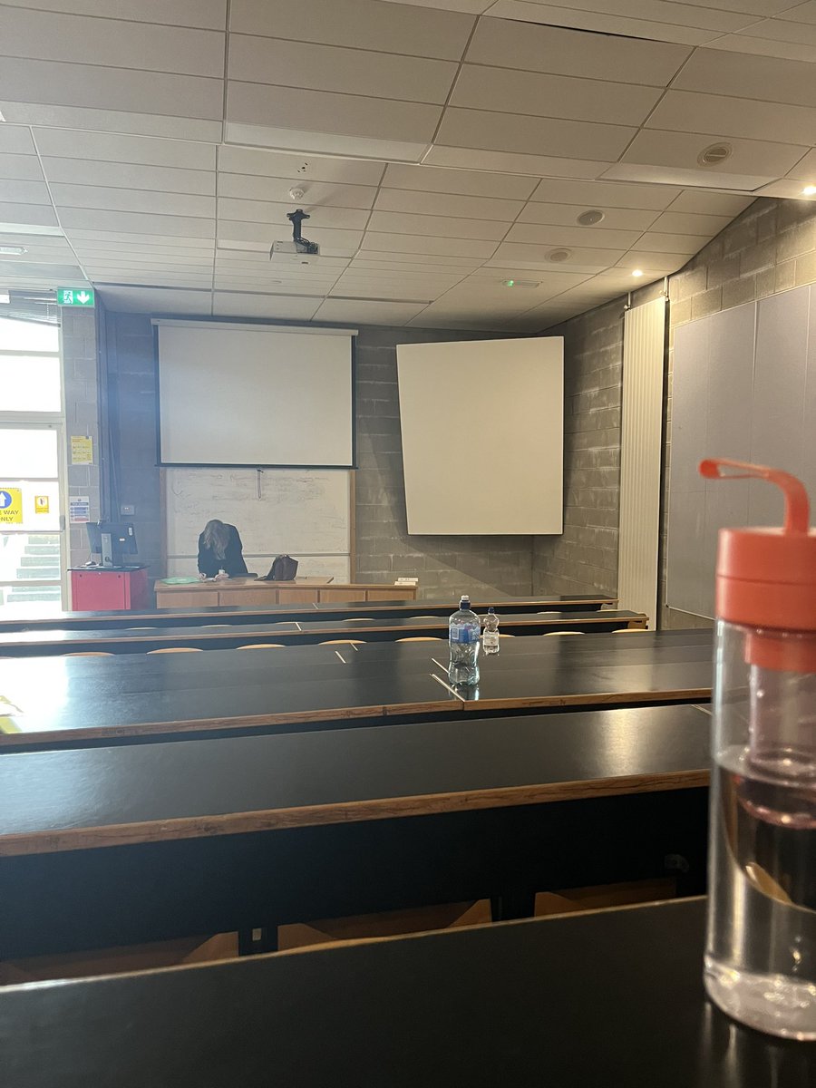 Amyoh02's tweet photo. In one of the lecture halls waiting to learn about the business side of beauty 📚 #businessstudies #lecture #beautyspatus @TUS_BH @MajellaGolden https://t.co/NaGaesjI5e
