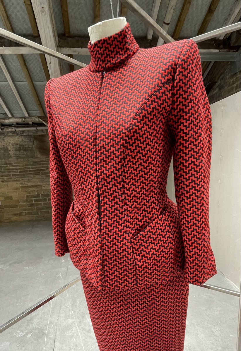 Heritage meets Innovation: using garments from the Yorkshire Fashion Archive and pieces from new young designers, our @SaltsMill exhibition and student competition celebrates @Campaignforwool 

@LeedsCC_News @YorkshireStyleQ @AWHainsworth 
#choosewool #woolweek #yorkshiretextiles