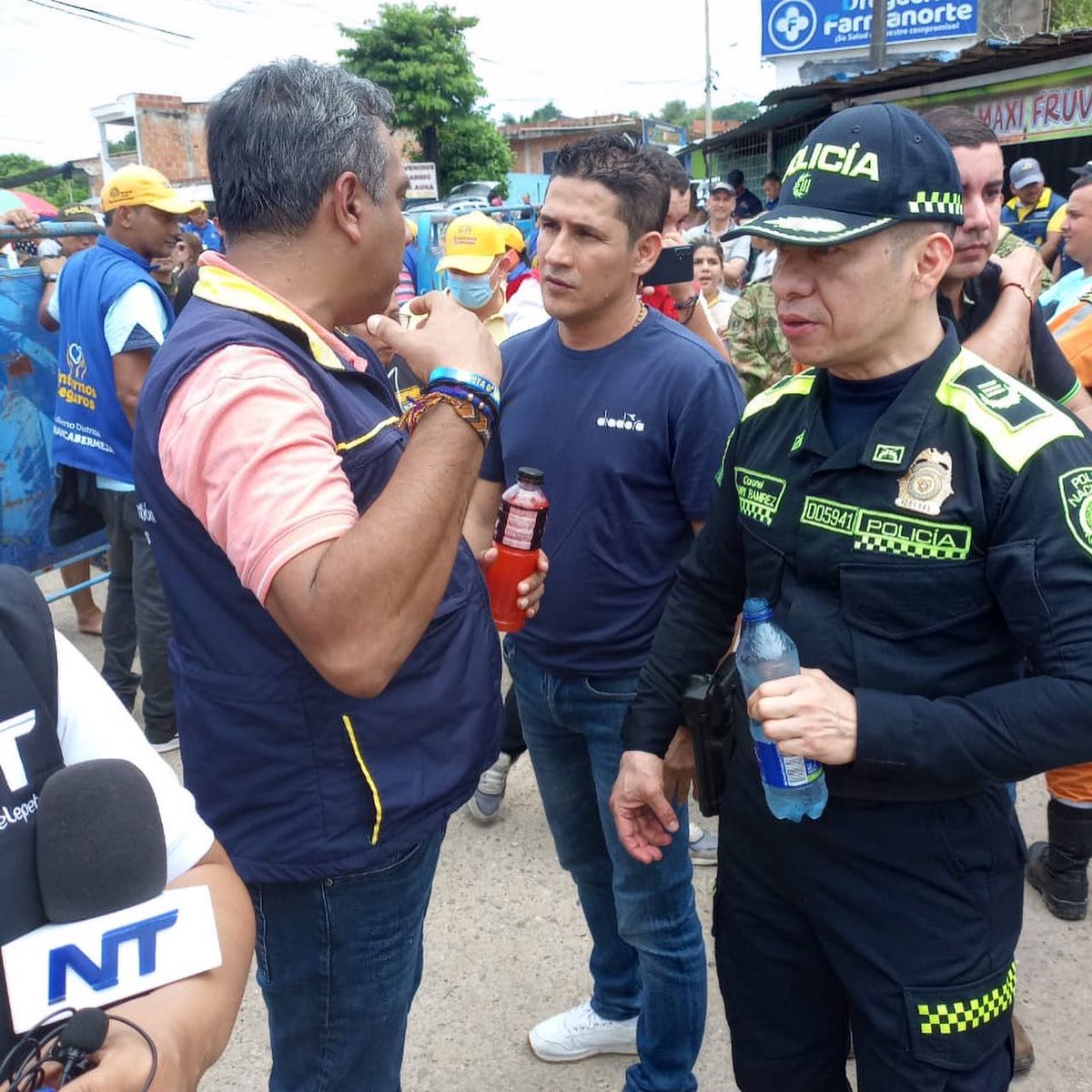 Toda nuestra solidaridad con las víctimas de la tragedia ocurrida en el sector pozo 7 de Bca. La USO hizo presencia en lugar para apoyar a las autoridades y familias afectadas.