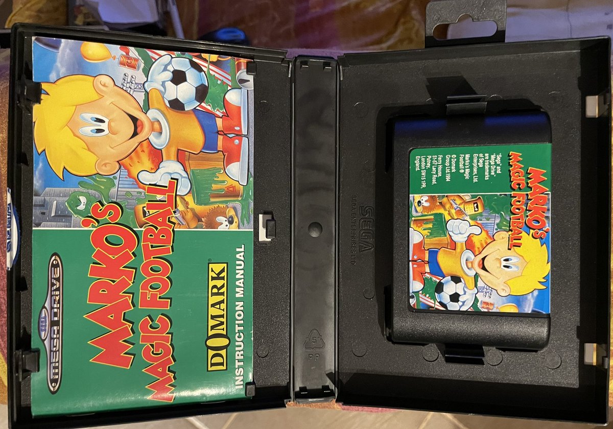 Ophilippos1's tweet photo. #RetroGaminglife #RetroGaming Daily News #NouvellesArrivées, Bienvenue à #MarkosMagicFootball un peu de #Plateforme #Football sur #SegaMegadrive original jusque dans son gameplay😜🤯Sinon go sur les chaînes de @assomo5, @pitivier062 et @Arunotaku pur bonheur assuré👍 https://t.co/DKDQzkcQqP