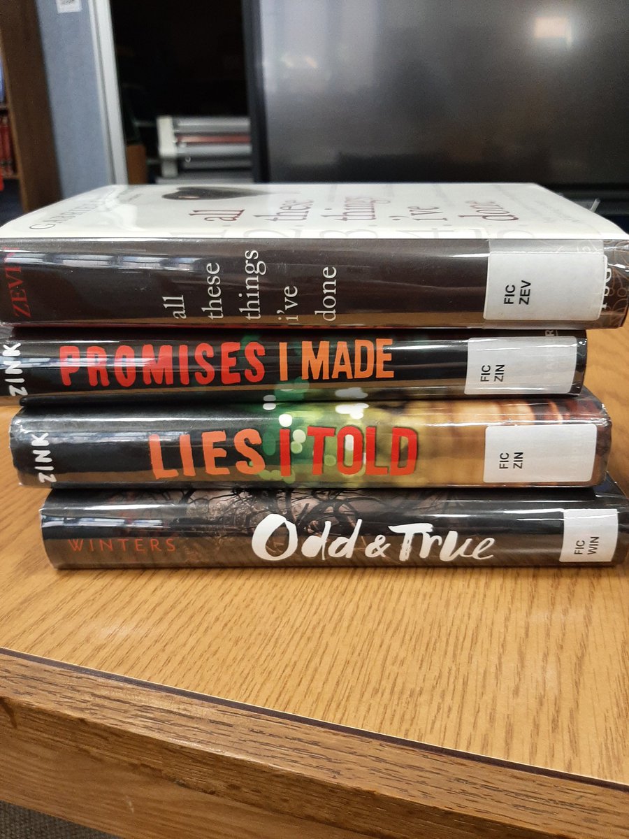 SJWCSLibrary's tweet image. The Media Club had a great time making book spine poetry!