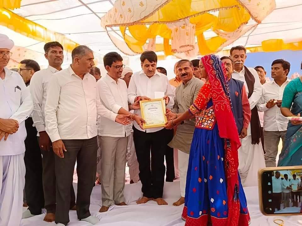 AlpeshThakor_'s tweet photo. આજે રાધનપુર બનાસડેરી દ્વારા આયોજિત દૂધ દિન અને મહિલા જાગૃતિ કાર્યક્રમમાં હાજરી આપી. https://t.co/AKTMlZRmmq