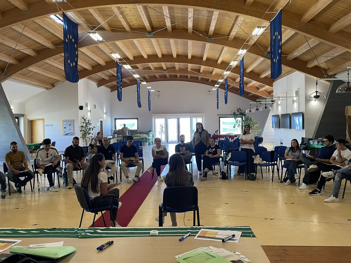 FisascatCisl75's tweet photo. #Formazione #FisascatCisl Iniziano i lavori pomeridiani della prima giornata di Campo Scuola. Focus sui principi base per una comunicazione efficace e sul valore dell’intelligenza emotiva

📷 https://t.co/yLSFoqBQXC https://t.co/jUHIg7vTjr