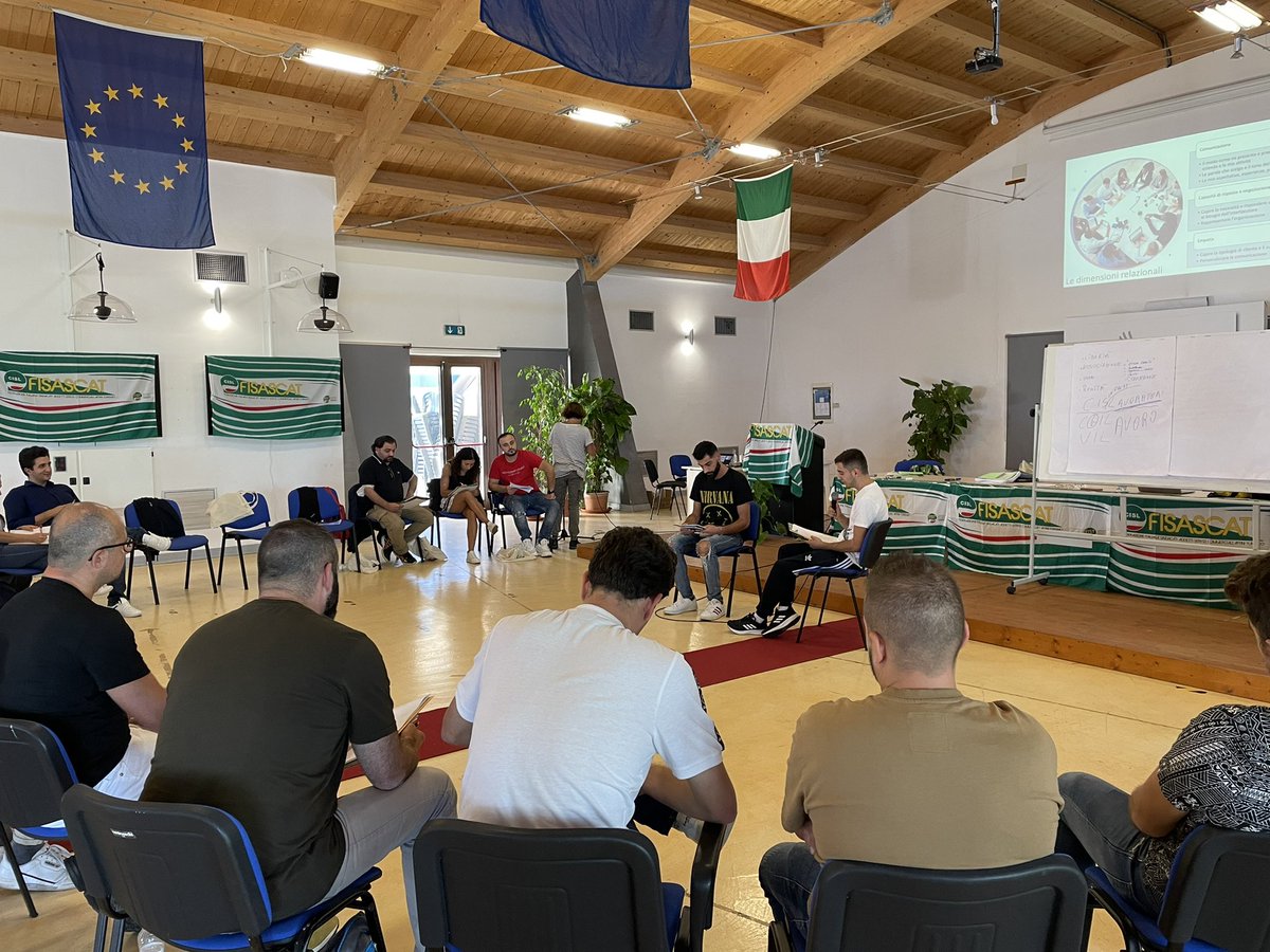 FisascatCisl75's tweet photo. #Formazione #FisascatCisl Iniziano i lavori pomeridiani della prima giornata di Campo Scuola. Focus sui principi base per una comunicazione efficace e sul valore dell’intelligenza emotiva

📷 https://t.co/yLSFoqBQXC https://t.co/jUHIg7vTjr