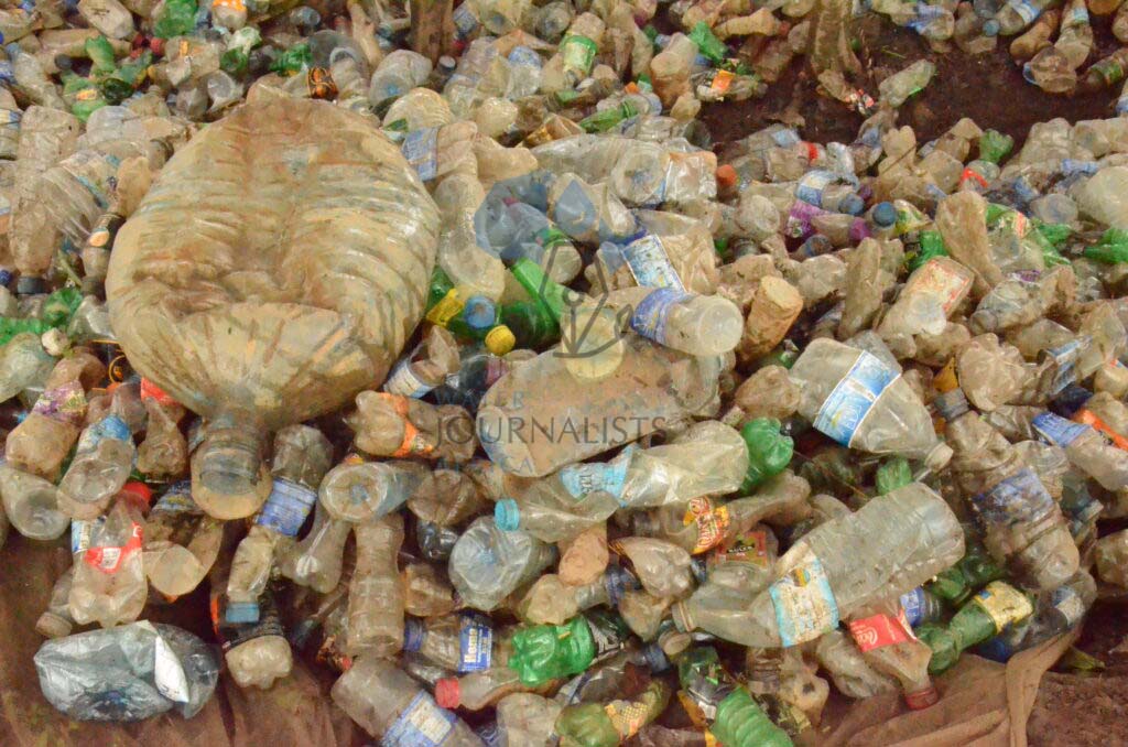 PaleWaterUg's tweet photo. Currently, Kiiza makes an average of 10 laundry baskets daily and sells each at 15,000 shillings (4 USD). He has also embarked on a skills-transfer program training youths on how to recycle plastic bottles.

More details here 👉 https://t.co/mtlDQOTAZg

#PaleWater https://t.co/7wejTrfnok