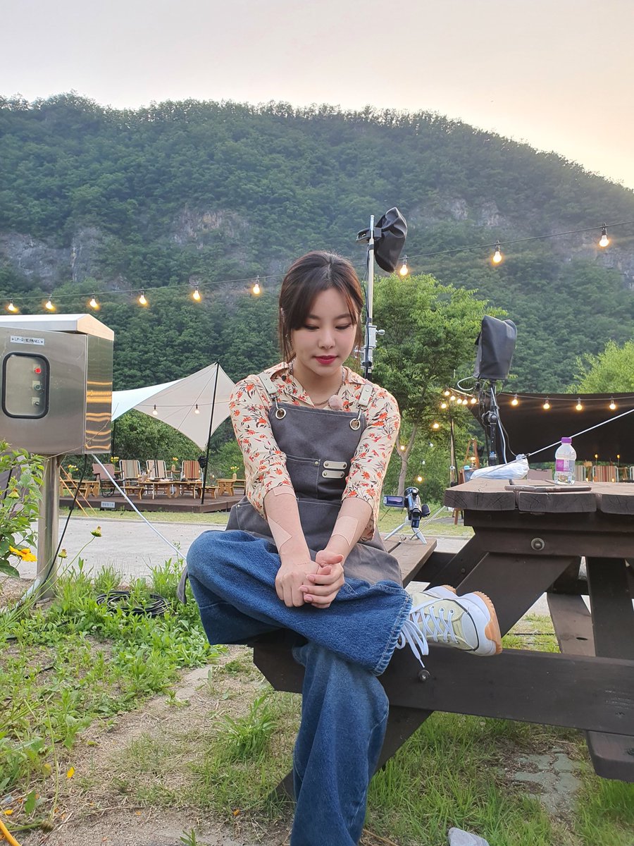THEL1VE_LABEL's tweet photo. [#WheeIn]
잠시 후, PM 10시 30분!
채널A #배우는캠핑짱 📺
#휘인 이와 함께 만나요!
본방사수🤙🏻 https://t.co/diU6FmmpLl