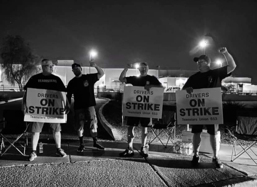 Teamsters's tweet photo. 🚨STRIKE ALERT: >300 Local 653 members walked off the job at Sysco Boston late Friday, just days after Sysco members went on #strike in Syracuse NY. 

Over the weekend #Teamsters extended picket lines to Sysco Arizona, where >250 members are honoring the line!✊
 #HoldTheLine #1u https://t.co/fjBaUVA2jb