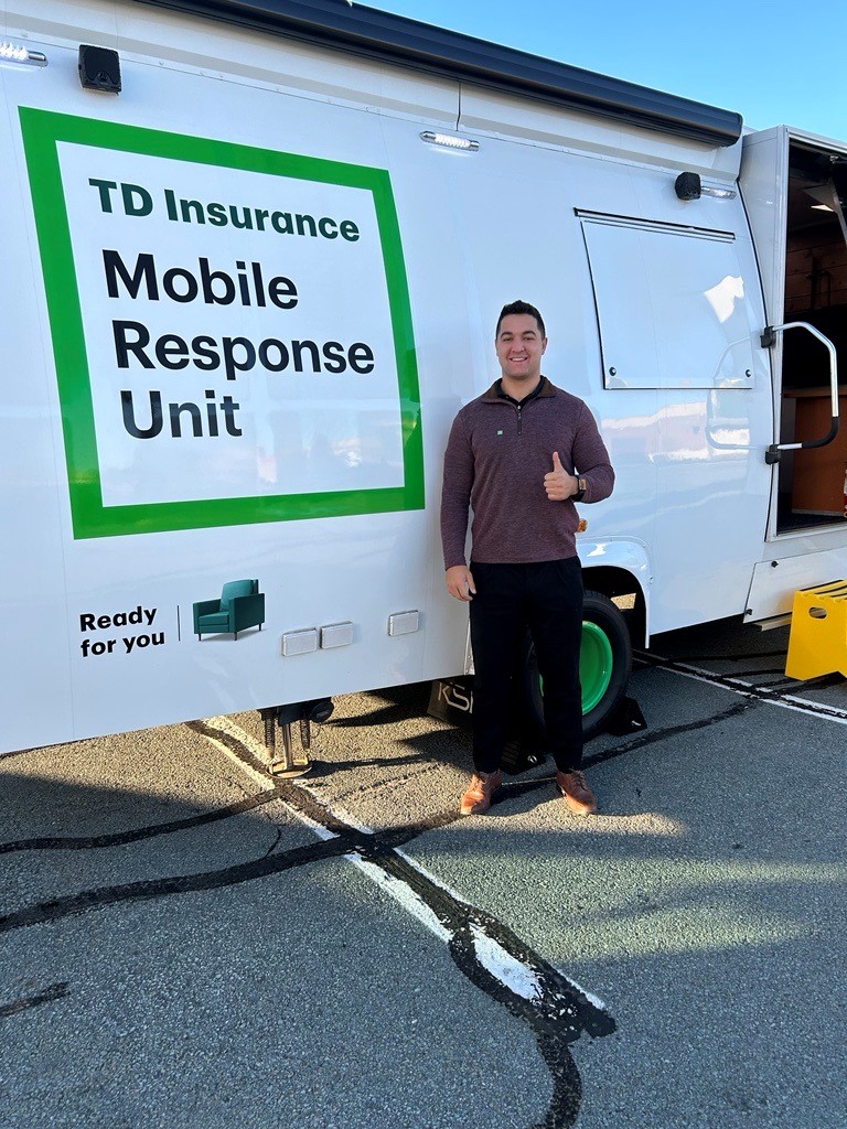 Notre unité d'intervention mobile de TD Assurance est sur le terrain, prête à aider nos clients touchés par l'#OuraganFiona. Nous sommes situés à la Banque TD au 90, Gale Terrace, Dartmouth, NE. Notre équipe sera sur place tous les jours de 8 h à 18 h HNA jusqu'à nouvel ordre.