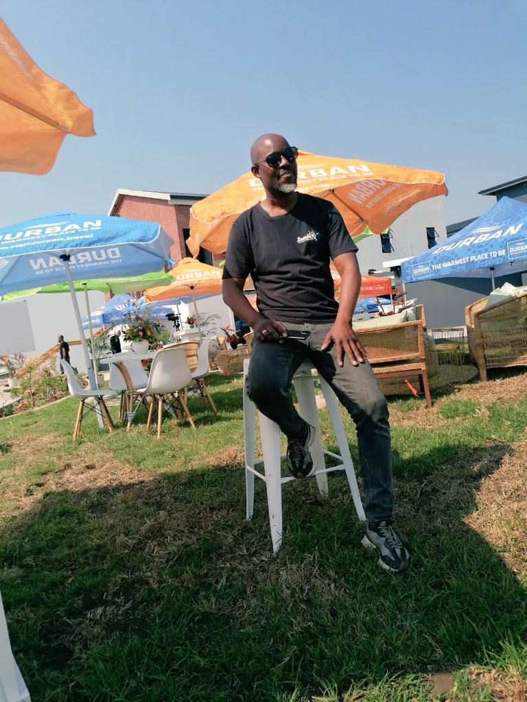 iamsiya_seme's tweet photo. Let's do radio ladies and gentlemen at  #InandaFm between 3-6pm Siya MrPres Seme  #theloxiondriveshow326pm https://t.co/qB6voUl8nN 

Ungilalele ukuphi?

#DriveTimeShow 
#theloxiondriveshow326pm 
#radiostation 
#InandaFm 
#radioismylife https://t.co/oXaqgjKSOW