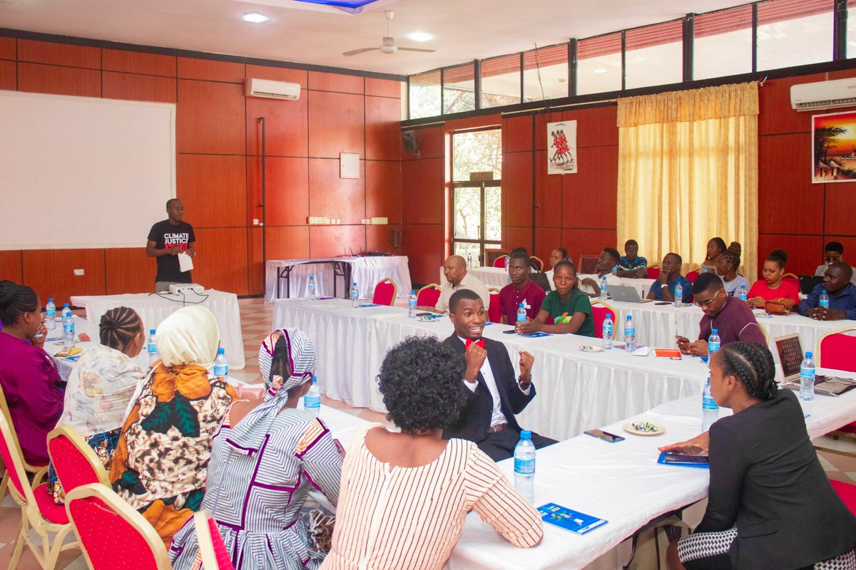 ActionaidTz's tweet photo. ActionAidTz has brought together youths and smallholder farmers to enhance their knowledge on climate change towards formulation of Key demands for CSO inputs to National statement on Cop27.

#ResilienceToClimateChange
#SustainableAgroecologicalFarming 
#PreCop27Dialogue https://t.co/I0b8wcvwdV