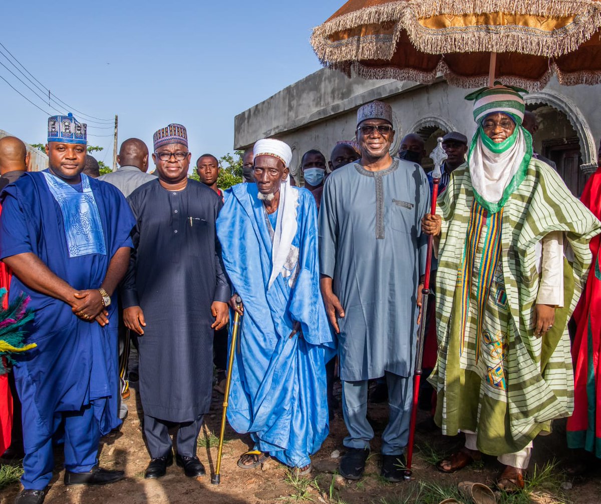 kwaranow_'s tweet photo. L-R: TIC Chairman Edu LGA, Hon. Muhammed Aliyu Labasa; Senator Sadiq Umar; Majiko Effaji (Head of Effaji), Alh Muhammed Sadiu; @RealAARahman &amp; Emir of Lafiagi, HRH Alh.Muhammed Kudu Kawu; when the Governor visited areas affected by flood in Pututa, Lafiagi, Edu LGA of on Sunday. https://t.co/82VBoYRfdo