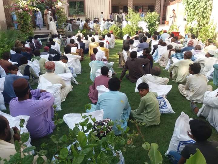 AlkhidmatOrg's tweet photo. 𝐀𝐥𝐤𝐡𝐢𝐝𝐦𝐚𝐭 distributed 𝐅𝐨𝐨𝐝 𝐏𝐚𝐜𝐤𝐬 including Flour, cooking oil, rice, pulses and other commodities among floods affectees in 𝐍𝐚𝐰𝐚𝐛𝐬𝐡𝐚𝐡.

#AlkhidmatFloodRelief #Alkhidmat #AlkhidmatFloodResponse https://t.co/xT1K3ZeU8v