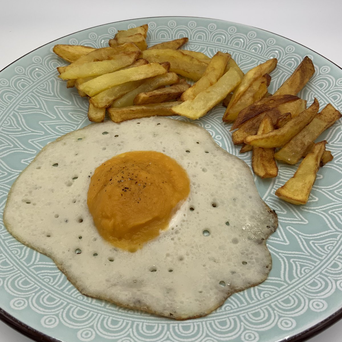 MaverickVegan's tweet photo. Ey carnaca, cómeme los huevos! 😂
Sorry, esta app saca mi lado más hater 😎
Huevos veganos, sí, huevos 😌
#GoVeganMotherfuckers 🤘💜🌱 https://t.co/Nhq72bqqaC