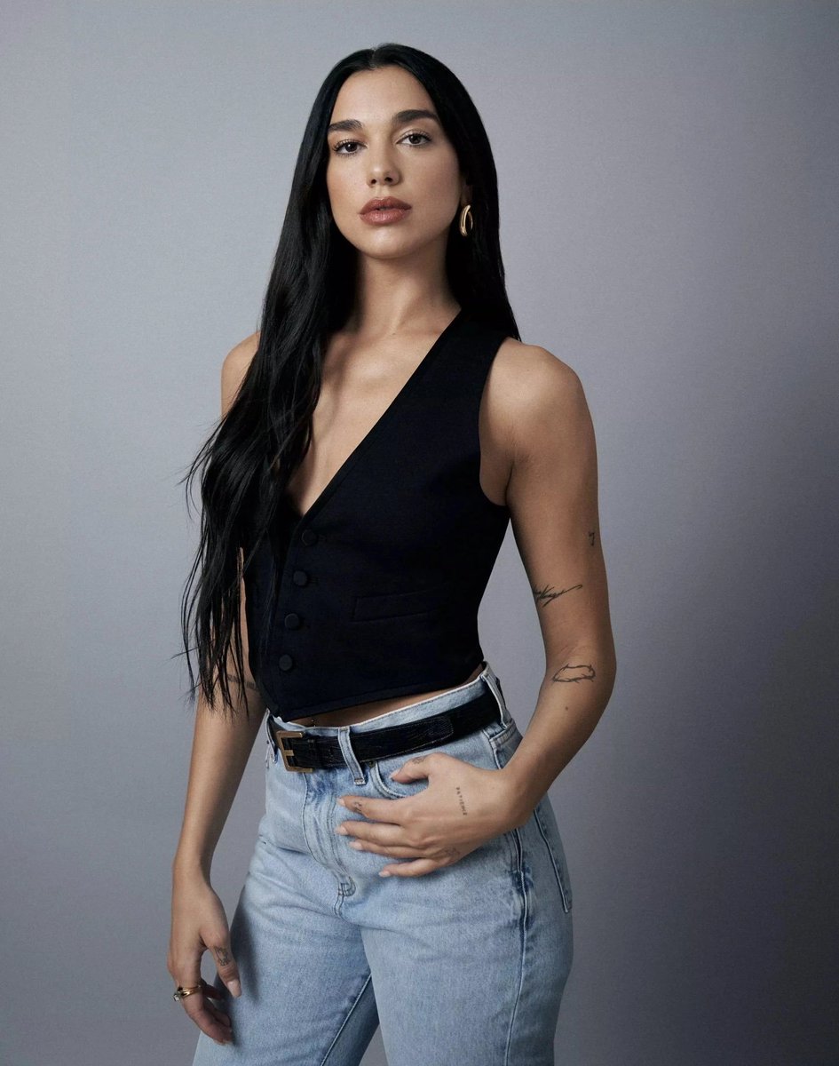 archerlipa's tweet photo. dua lipa being iconic https://t.co/vMpUMqensk