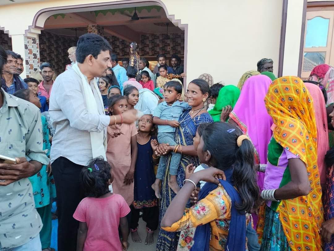 AlpeshThakor_'s tweet photo. સાંતલપુર ના લોકો ને એમના પ્રેમ અને સહકાર બાદલ અભાર 🙏 https://t.co/uMNBEXy89N