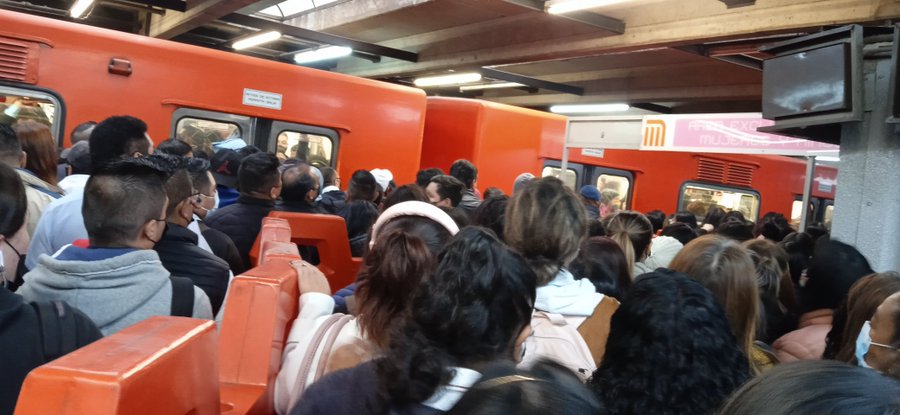 Metro CDMX: usuarios informan retrasos de trenes en tres líneas