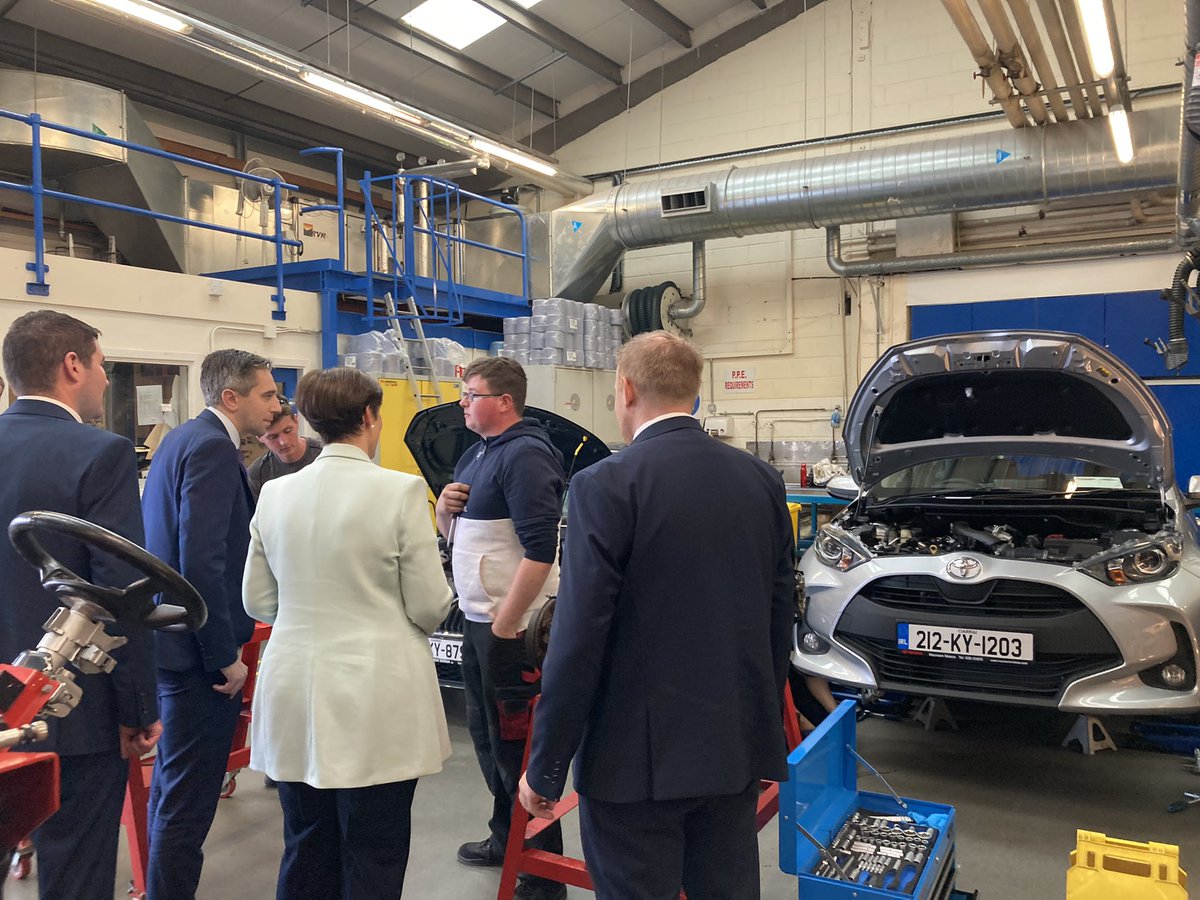 andrewbrownlee7's tweet photo. Brilliant to come down to @kerrycollegemvc to see Minister @SimonHarrisTD & Minister @NormaFoleyTD1 launch major capital funding to expand the Monavalley campus - now onto listowel for another exciting #FutureFET announcement https://t.co/d86aoj7m00