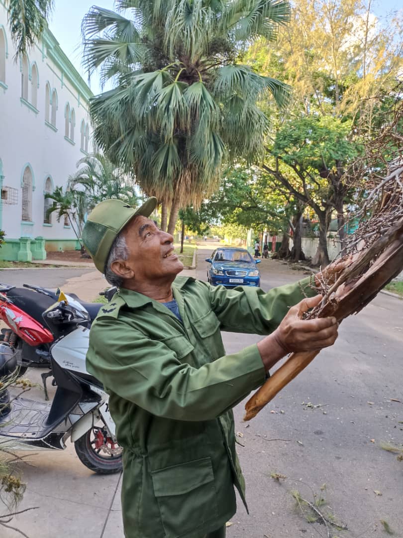 Sexto día de recuperación, FAR Cuba sigue en la calle defendiendo al pueblo y la Revolución.
#FuerzaCuba #FuerzaPinar